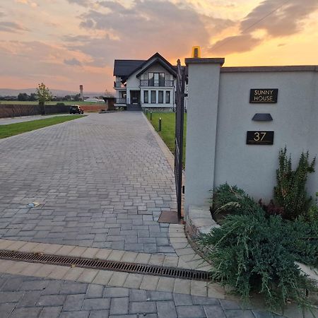 Willa Sunny House Suczawa Zewnętrze zdjęcie