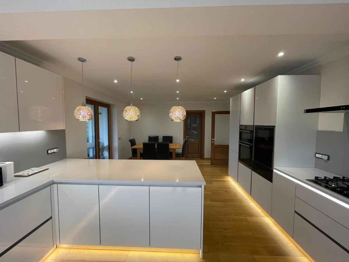 Willa Sunny House Suczawa Zewnętrze zdjęcie
