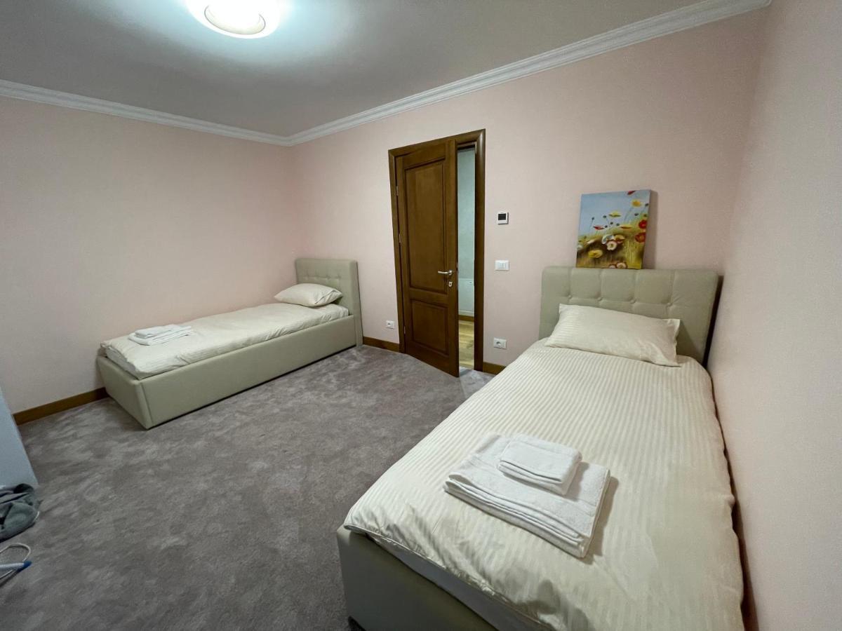 Willa Sunny House Suczawa Zewnętrze zdjęcie