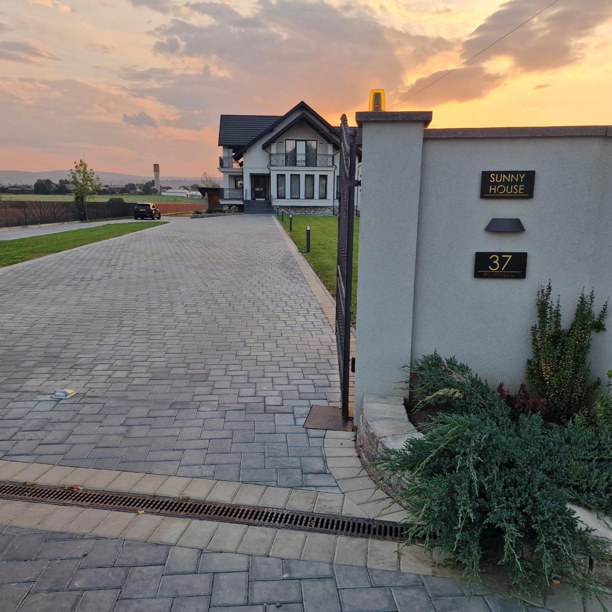 Willa Sunny House Suczawa Zewnętrze zdjęcie