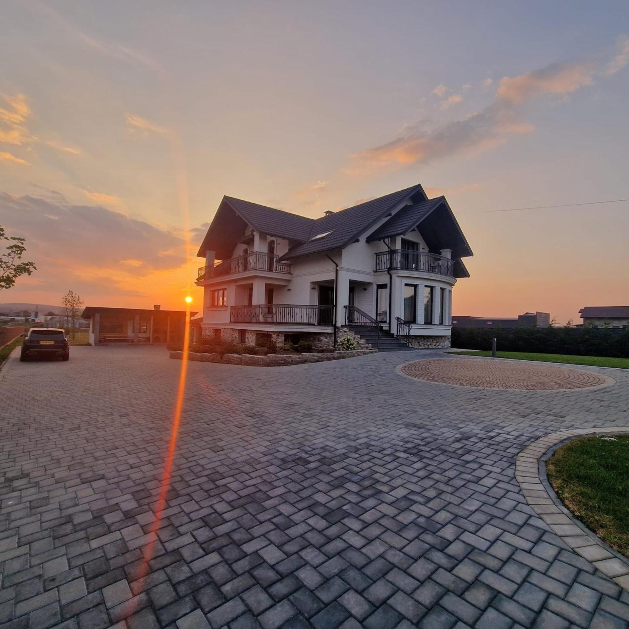 Willa Sunny House Suczawa Zewnętrze zdjęcie